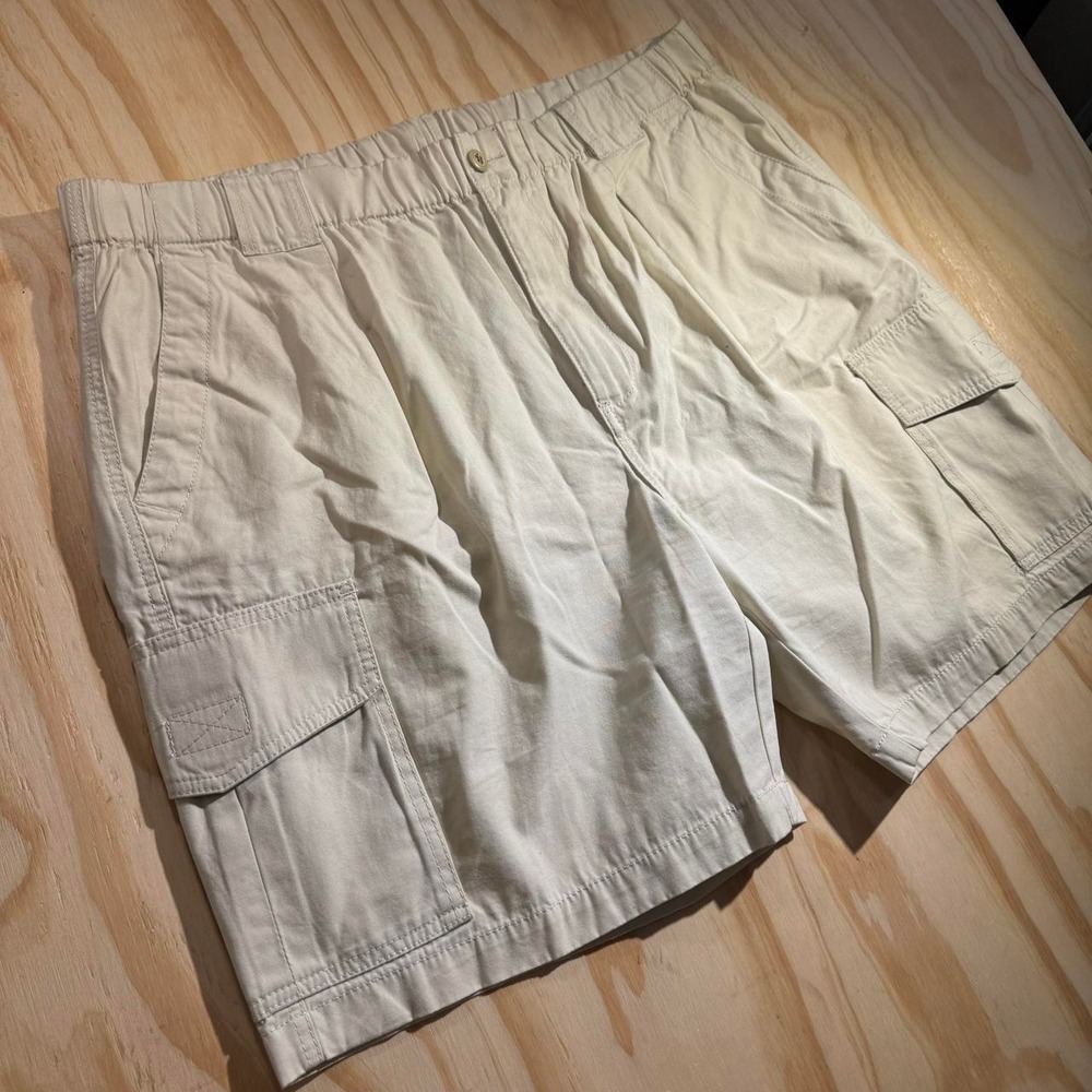Tommy Bahama Relax Relaxed Fit Cargo Shorts Mens XL Stone Beige Cotton